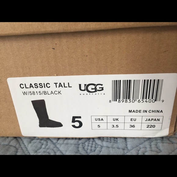 Black UGG books Size 4 (small womens, large child) - Picture 5 of 8